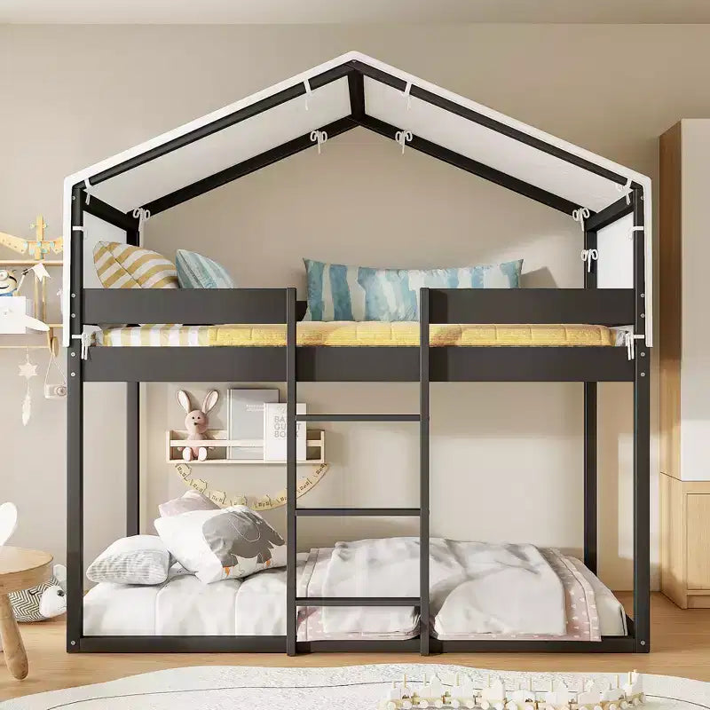 Letto a castello in legno rustico con tenda e scaletta, da due posti