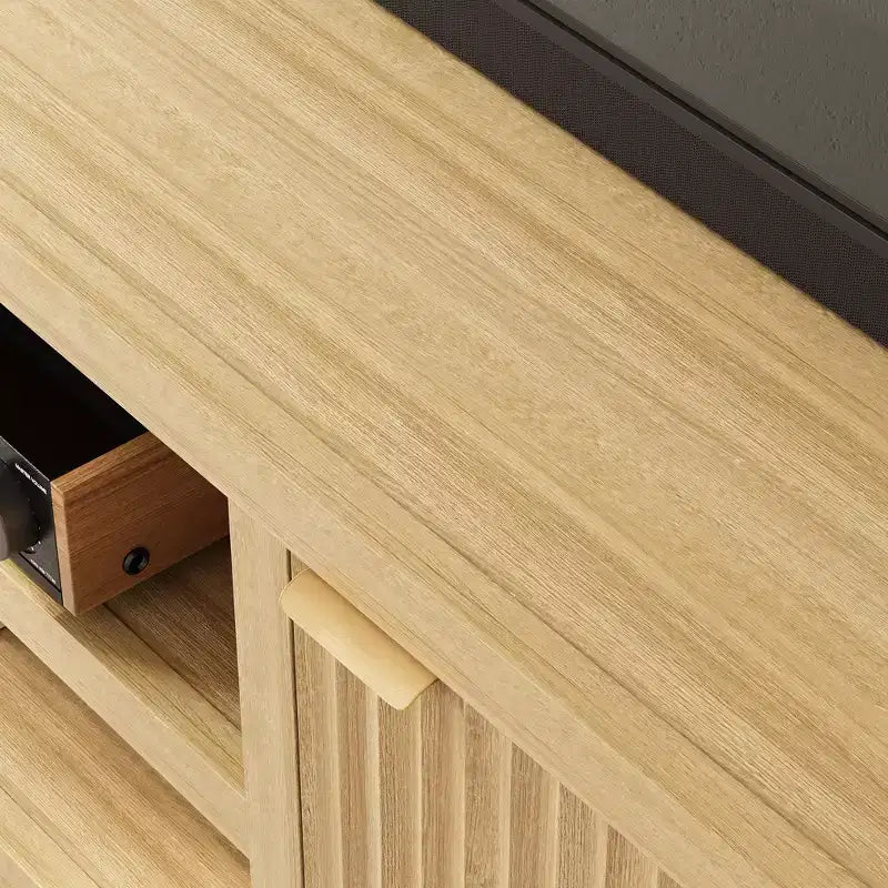 Garvee 70 Mobile TV Centro di Intrattenimento con Contenitore, Anta Scanalata e Maniglia Dorata, Mobile Consolle in Legno per Soggiorno, Camera da Letto