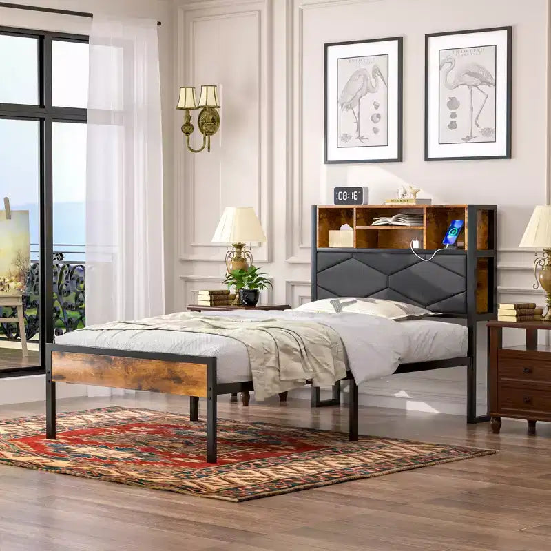 Letto imbottito con struttura in metallo, singolo/una piazza e mezza/matrimoniale, con stazione di ricarica, testiera contenitore con LED e prese USB, marrone