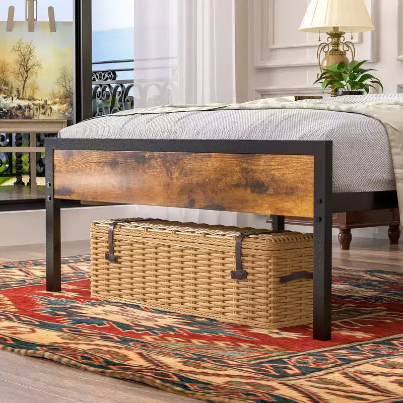 Letto imbottito con struttura in metallo, singolo/una piazza e mezza/matrimoniale, con stazione di ricarica, testiera contenitore con LED e prese USB, marrone