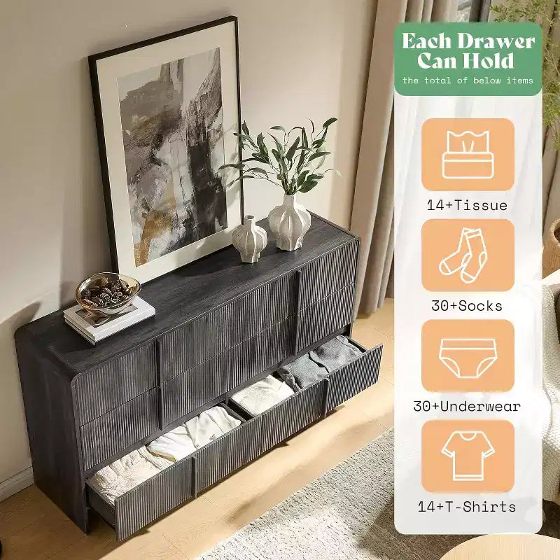 Cassettiera moderna scanalata con maniglie in pino, angoli arrotondati e anti-ribaltamento, organizer in legno alto 122 cm per soggiorno