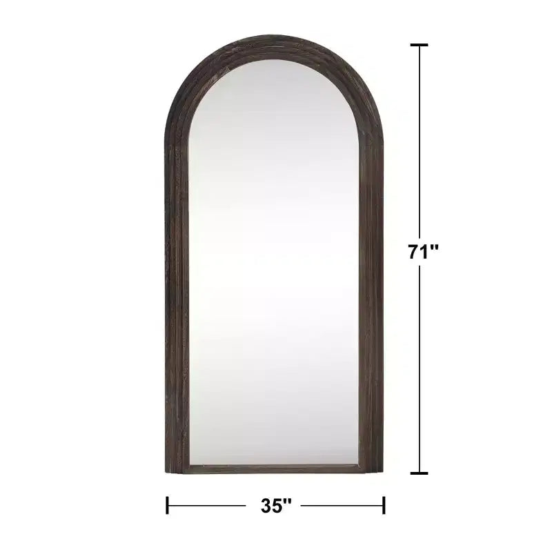 Specchio a figura intera Dovelina con struttura in legno massello ad arco e design per scala